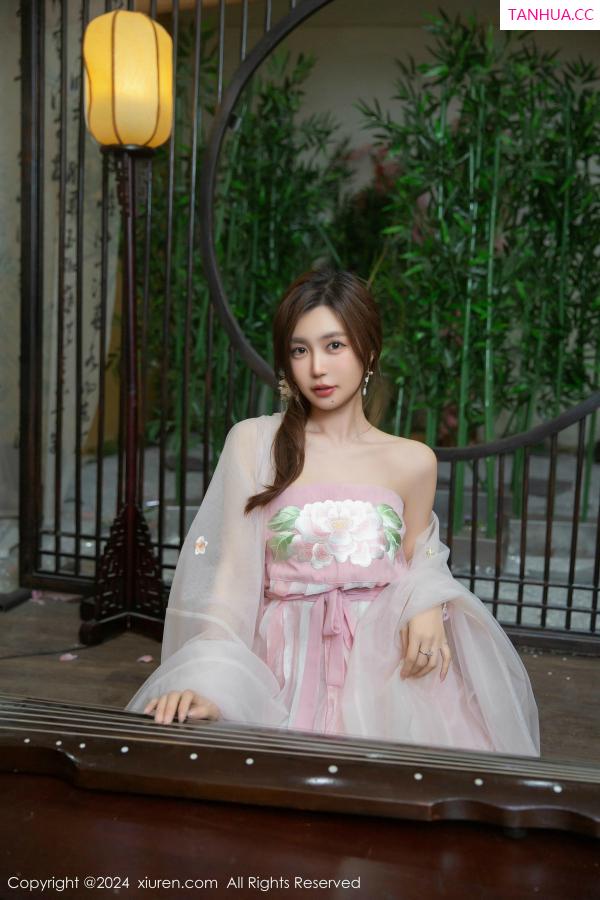 綺裡嘉 绮里嘉 [XiuRen]高清写真图 2024.11.20 No.9475 绮里嘉ula 古风美腿第2张图片